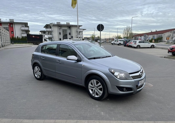 Opel Astra cena 14000 przebieg: 185000, rok produkcji 2009 z Poznań małe 277